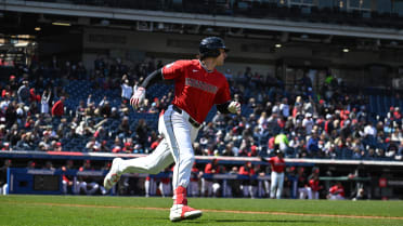 Chase DeLauter trae dos con doble