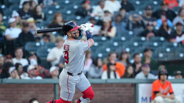 Zach Neto inicia el juego con triple
