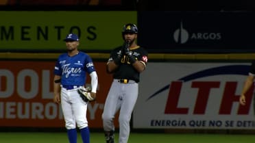 Leody Taveras impulsa la 1ra carrera