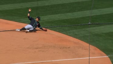 Ildemaro Vargas' smooth sliding stop
