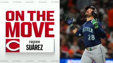 Eugenio Suárez signs with the Reds