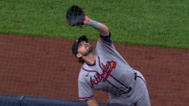 Austin Riley's difficult grab in foul territory