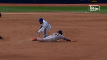 Leo Jiménez nabs Jung Hoo Lee after review