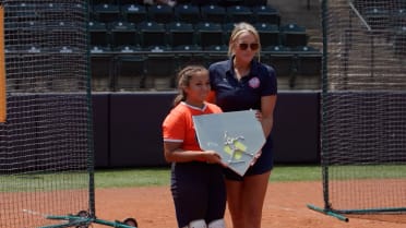 Alina Elias wins Jennie Finch Empowerment Award
