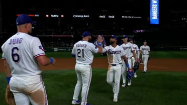 Ezequiel Durán atrapa el último out 