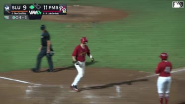 Jalin Flores hits a walk-off homer