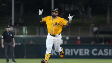 Carlos Cortes' second homer of the game (3)