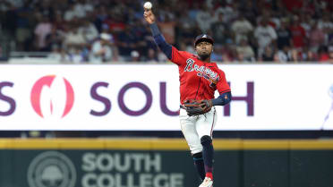 Ozzie Albies' nice play at second