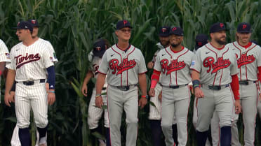 Phillies, Twins walk out of the cornstalks