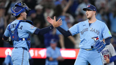 Jeff Hoffman earns the save