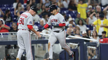Mickey Gasper's second solo home run (5)