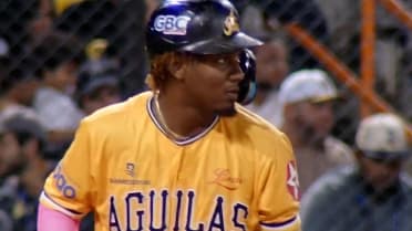 Geraldo Perdomo works a walk with the bases loaded