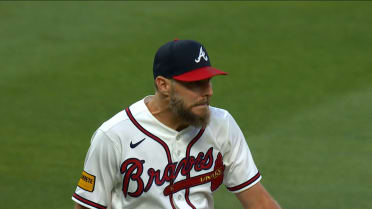 Chris Sale forgets how many outs after a strikeout