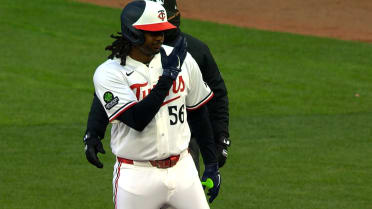 Josh Bell pega sencillo remolcador