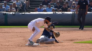 Zach McKinstry throws out Ha-Seong Kim after review