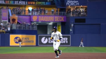 Yandy Díaz pega jonrón solitario