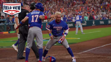 Field View: Vázquez hits a two-run single