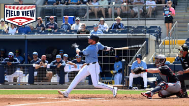 Field View: Gavin Lux hits a single