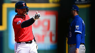 Rhys Hoskins empuja con doble