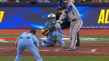 Bobby Witt Jr. pega batazo de hit