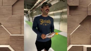 Yankees players try 'Bop It'