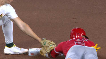 Oswald Peraza caught stealing 2nd after replay review