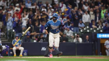 William Contreras' three-run homer (4)