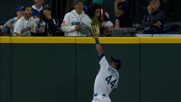 Julio Rodríguez's running catch at the wall