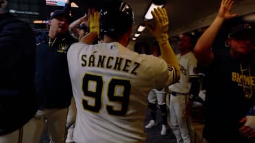 Gary Sánchez pega jonrón solitario