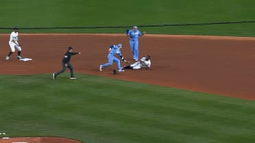 Royals get out of inning on baserunning miscue