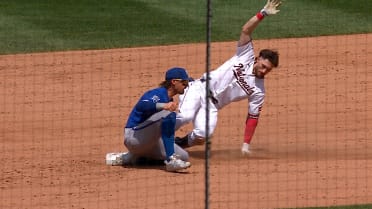 John Rave retira a Dylan Crews en 2da base