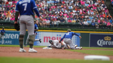 Tyler Heineman nabs Matt Vierling at second base