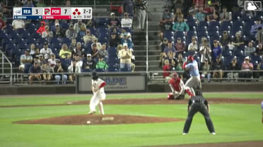 Raylin Heredia singles on a line drive to right fielder Justin Gonzales. Luke Ritter scores. Bryan Rincon scores. Pedro León to 3rd.