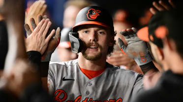 Henderson conecta jonrón en juego de cuatro hits