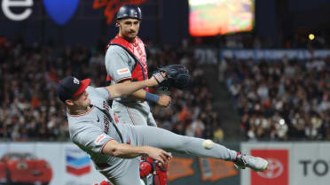 Brad Lord takes awkward fall, stays in game