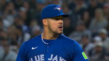 José Berríos catches Ben Rice looking for the K