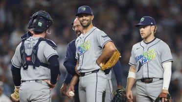 Nick Martinez leaves game after being hit with liner