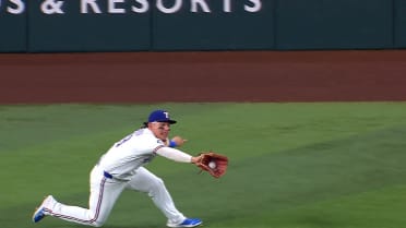 Alejandro Osuna makes diving catch
