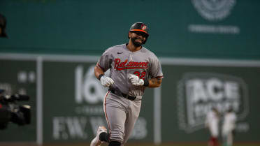 Encarnacion-Strand's first homer as an Oriole