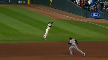 Luke Keaschall makes a fantastic catch to seal an 8-6 Twins win