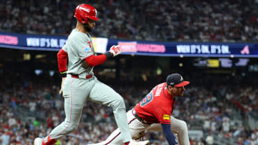 Matt Olson's athletic stretch and snag