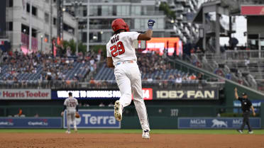 James Wood's leadoff home run (25)