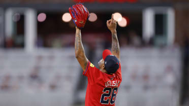 Raisel Iglesias closes out the Braves' win