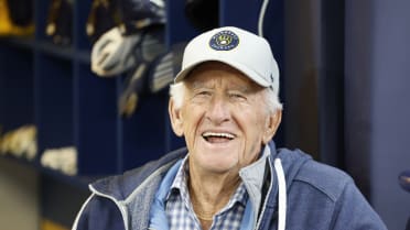 Best of Bob Uecker's calls in Game 3 of NL Wild Card