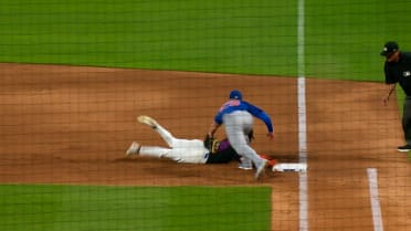 Shota Imanaga picks off A.J. Ewing after challenge