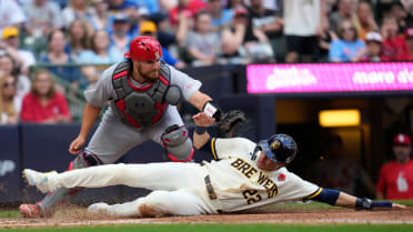 Jordan Walker nabs Christian Yelich after review
