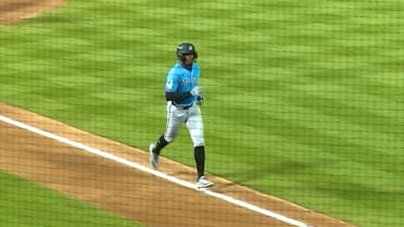 Dillion Lewis' go-ahead grand slam 