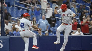 Mike Trout's go-ahead two-run home run (7)