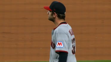 Gavin Williams poncha a cuatro en cinco entradas