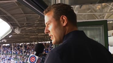 Anthony Rizzo canta el 'Take Me Out to the Ball Game'